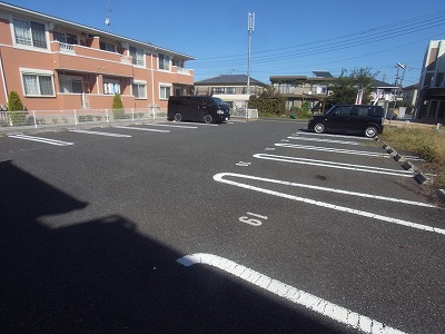 Parking lot. On-site parking.