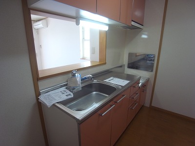 Kitchen. Gas stove 2 burners installed Allowed ・ Faucet with water purifier built-in shower.
