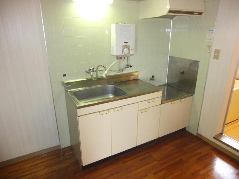 Kitchen. Gas stove can be installed