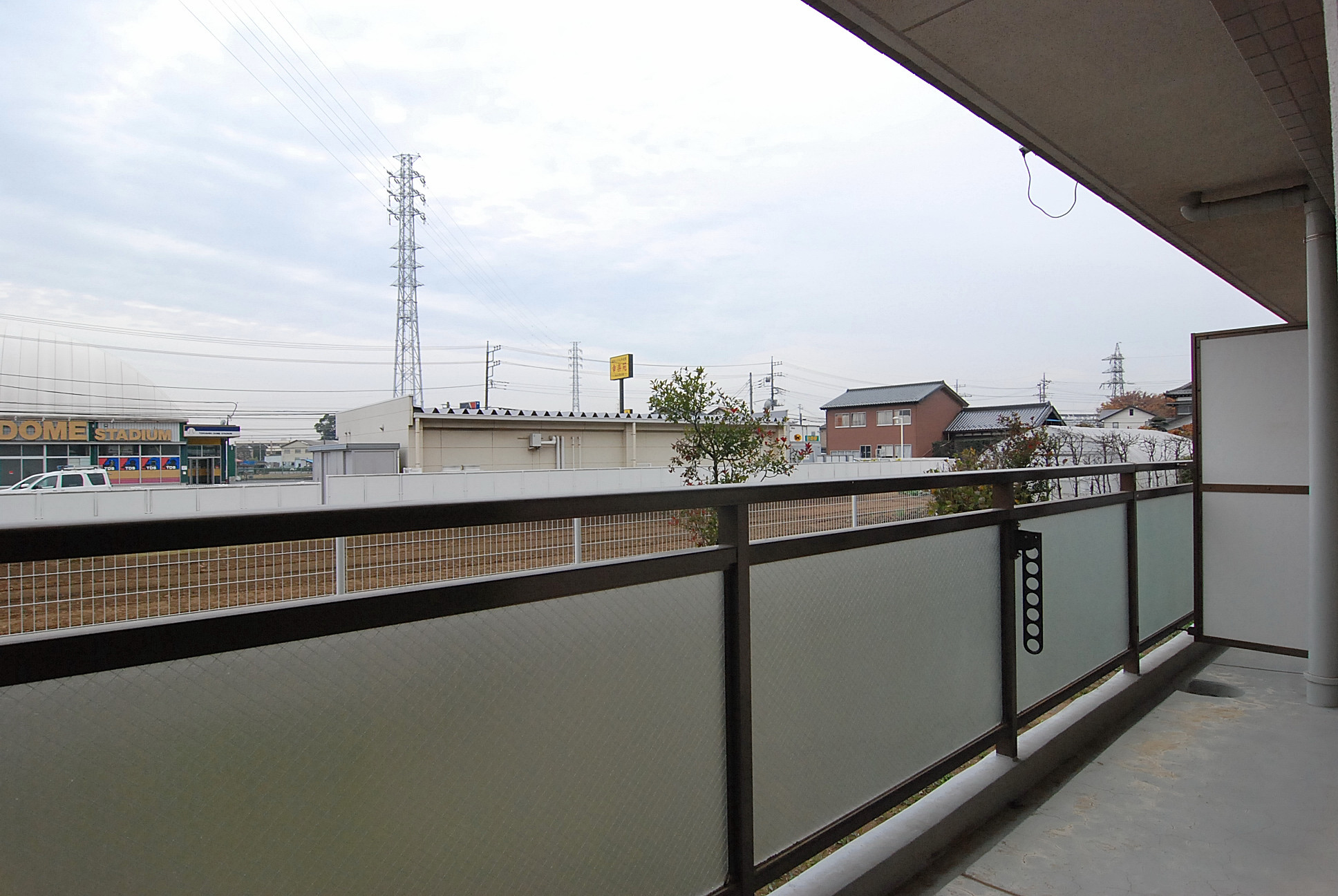 Balcony. Also Jose comfortably bedding and laundry in the wide balcony. South-facing