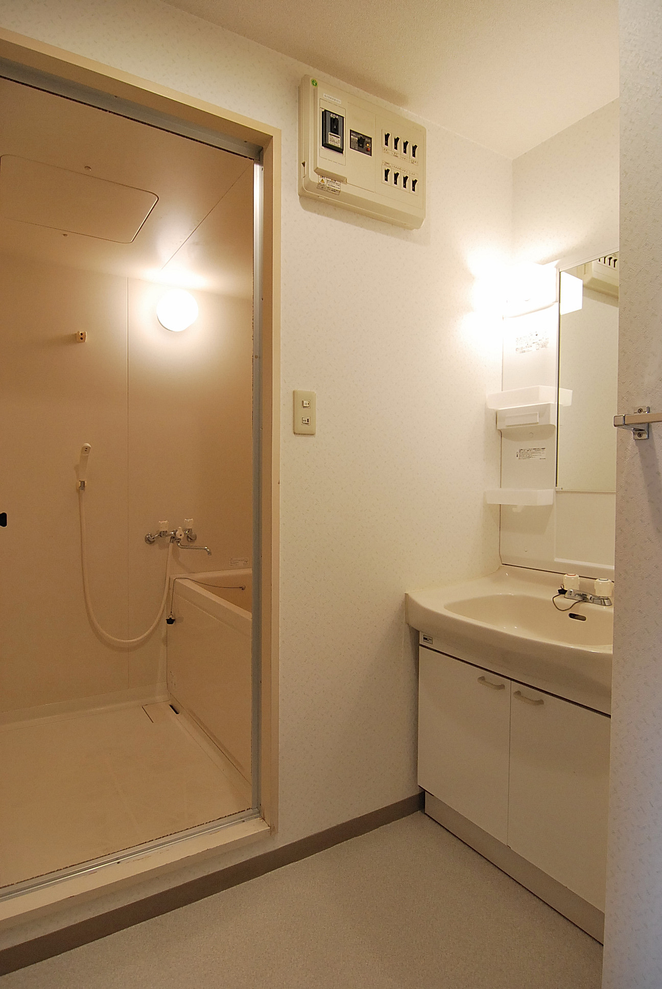 Washroom. Is Seto surface indoor. Laundry Area equipped Undressing space is also wide margin.