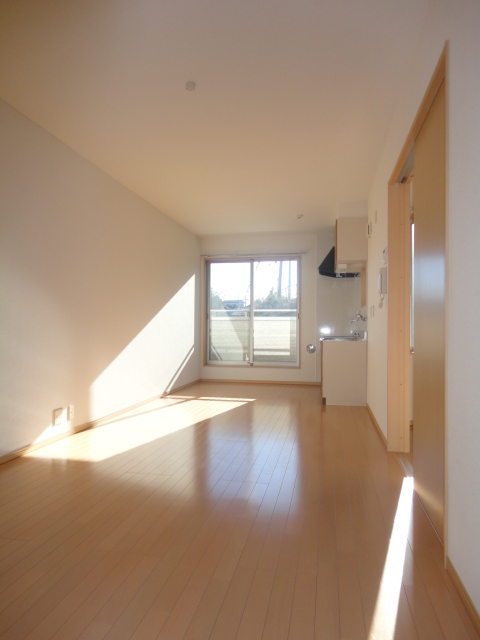 Living and room. A between the open and 12 quires good lighting LDK