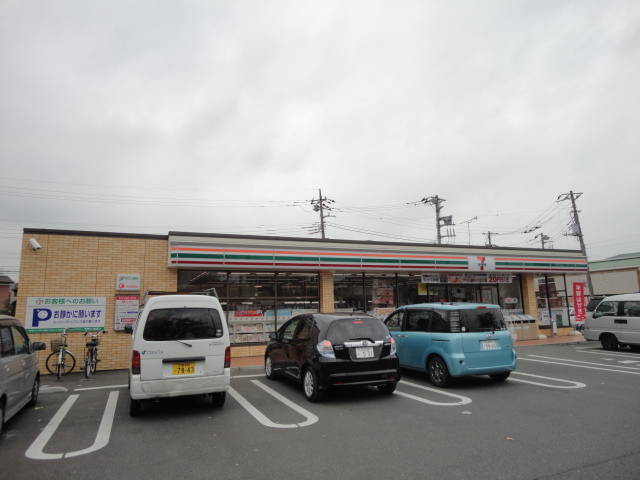 Convenience store. Seven-Eleven Kashiwa Omuro store up (convenience store) 652m