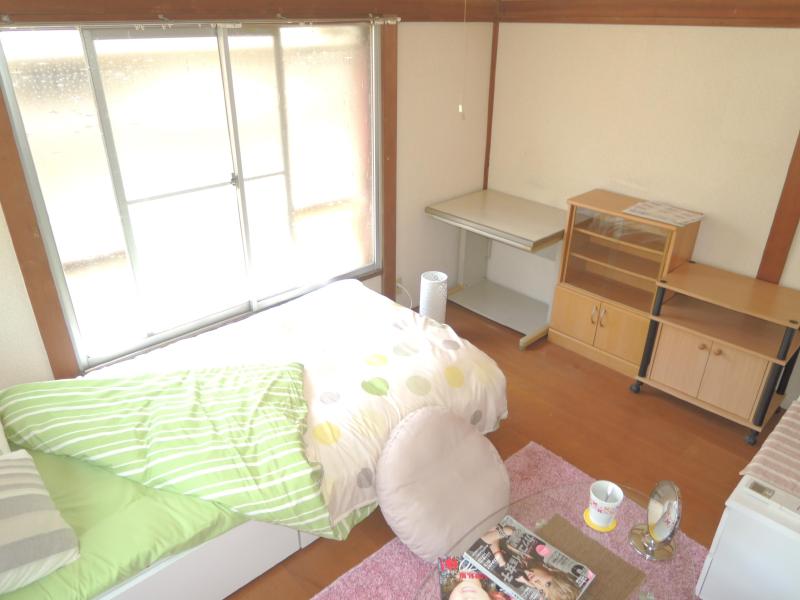 Living and room. Rooms bright clean