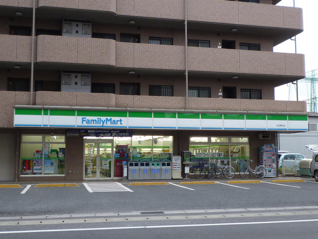 Convenience store. Family Mart Kashiwa Hananoi store up (convenience store) 526m