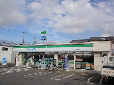 Convenience store. 120m to Family Mart (convenience store)