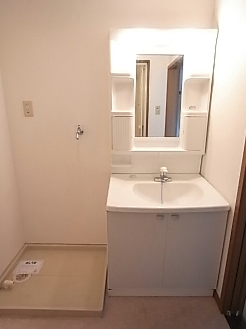 Washroom. Wash dressing room ・ There washbasin independent.