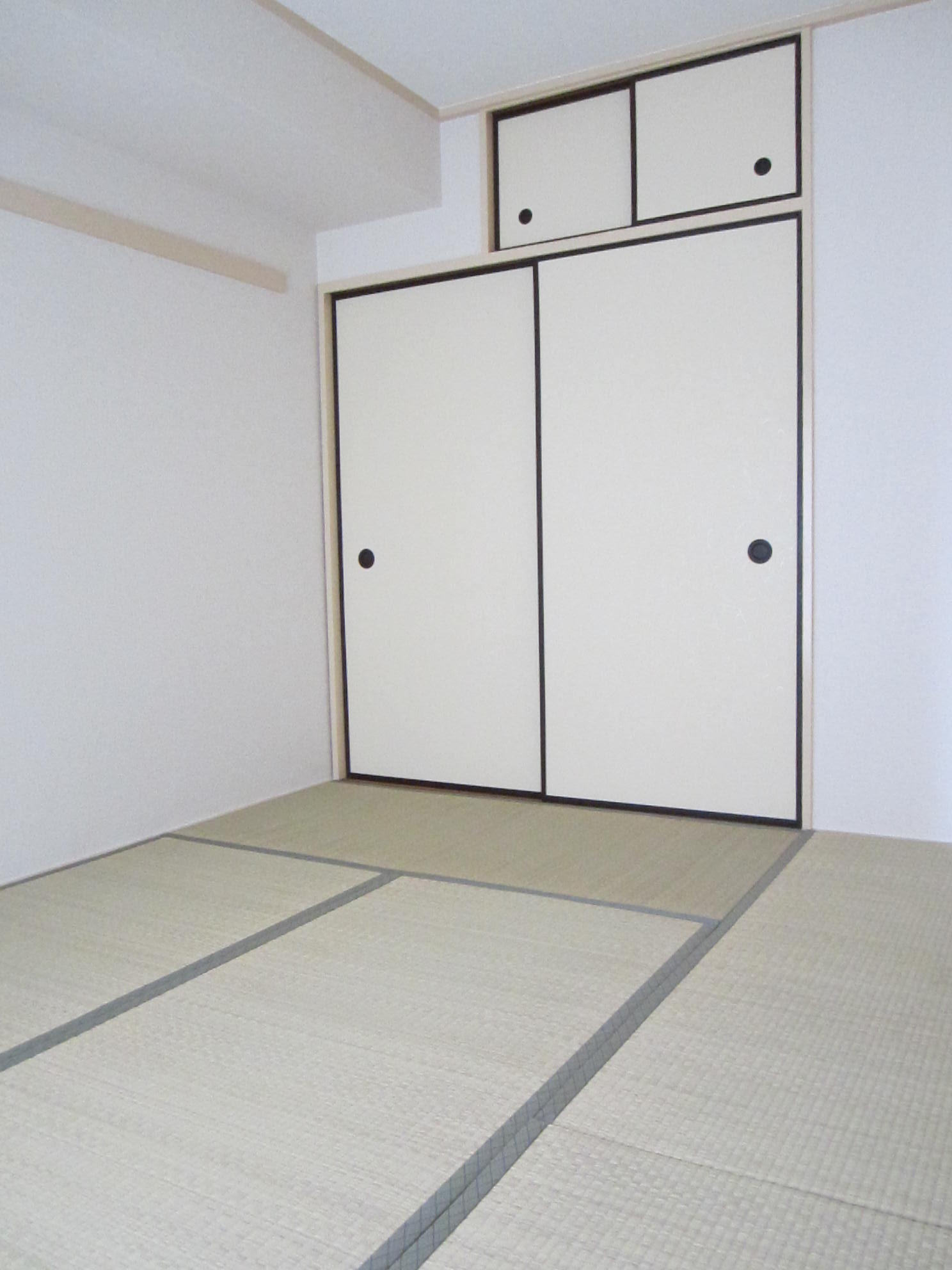 Living and room. Japanese-style room 6 tatami