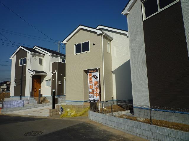 Local photos, including front road. Local (12 May 2013) Shooting