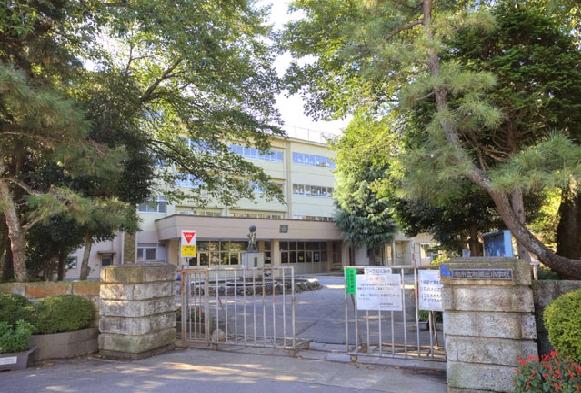 Primary school. 300m to Kashiwa TatsuKashiwa third elementary school