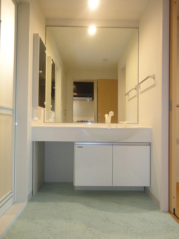 Washroom.  ☆ Vanity space is very wide! It is rare in the rent ☆ 