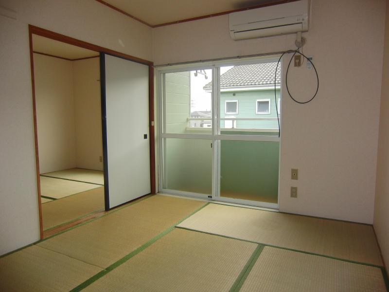 Living and room. It is air-conditioned