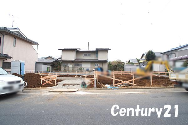 Local photos, including front road. 11 / 25 shooting Vacant lot