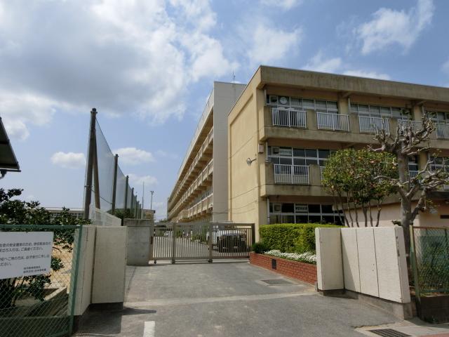 Junior high school. Kashiwashiritsu Hikarigaoka until junior high school 1537m