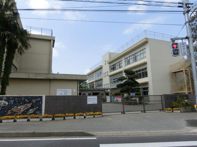 Primary school. Kashiwashiritsu Hikarigaoka until elementary school 856m
