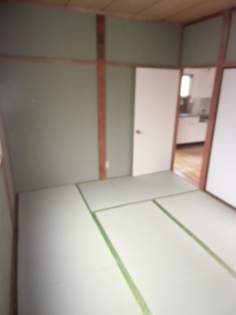 Living and room. It also takes a nap in the Japanese-style room! Yang is pleasant to refer from window