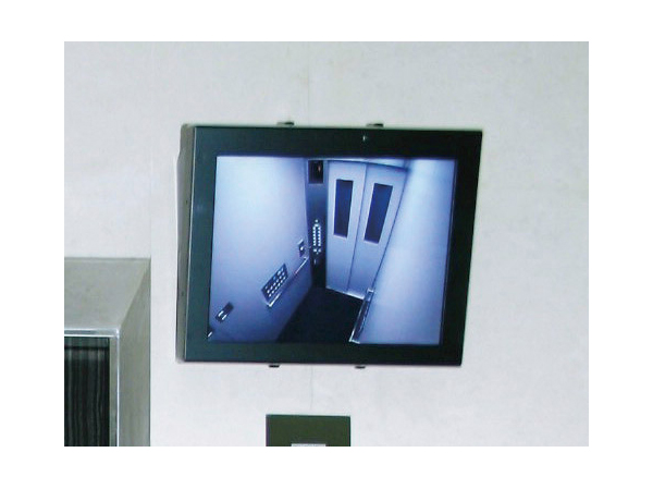 Security.  [Elevator hall security monitor] Installing a security monitor to view the picture of the security cameras in the elevator on the side of the first floor of the elevator hall. Has measure the improvement of safety by providing a security window to the other floor. (Same specifications)