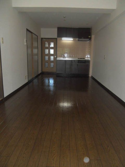 Living and room. 12 Pledge of spacious LDK! Depth There are quite