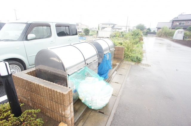 Other common areas. On-site waste yard