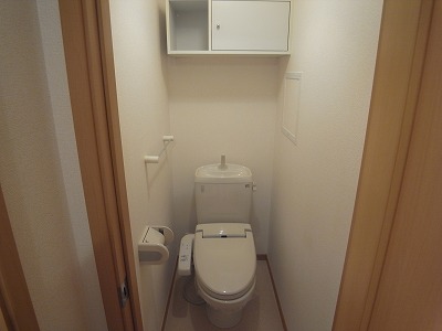 Toilet. With Washlet ・ There shelf.