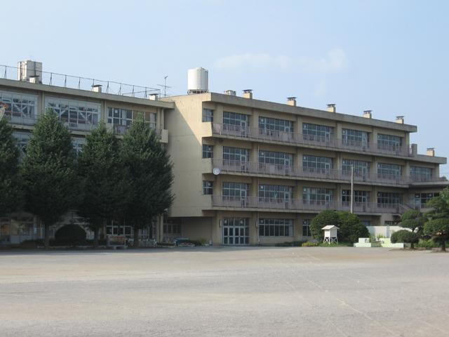 Primary school. Kashiwadai 5 960m to elementary school