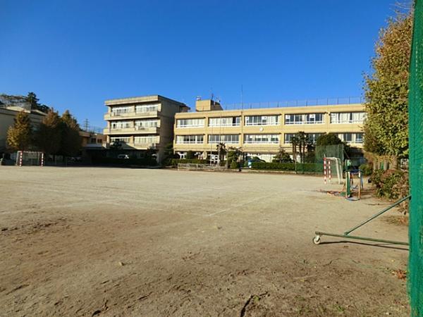 Junior high school. Walk up to 880m junior high school to the South Junior High School 11 minutes.