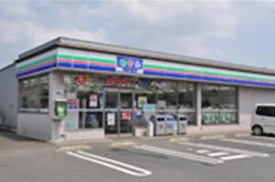 Convenience store. Three F Toyoshiki Kamiyama store up (convenience store) 392m