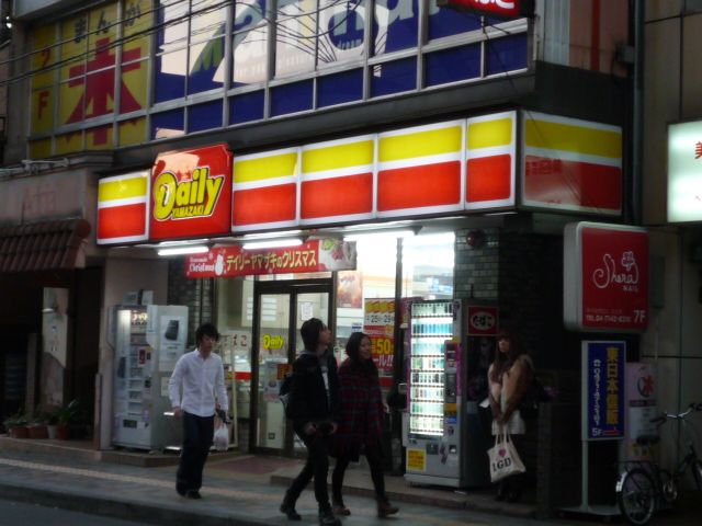 Convenience store. 200m to Daily Yamazaki (convenience store)