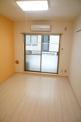 Living and room. Refreshing flooring white keynote