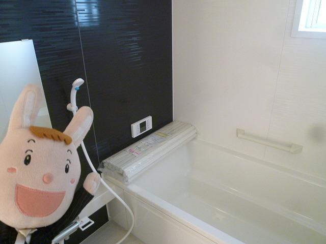 Bathroom. 4 Building room (October 4, 2013) Shooting