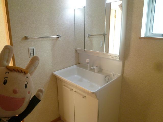 Wash basin, toilet. 4 Building room (October 4, 2013) Shooting