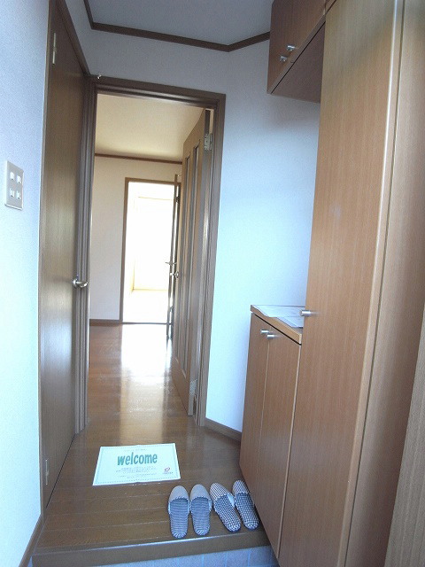 Entrance. There shoebox into a lot