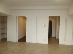 Living and room. Spacious Western-style 13 Pledge