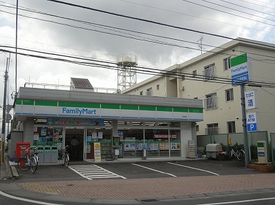 Supermarket. 52m to FamilyMart KashiwaTomi urging store (Super)