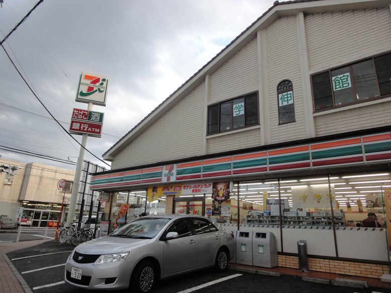 Convenience store. 700m to Seven-Eleven Kashiwa Ned store (convenience store)