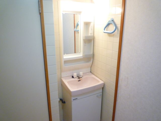 Washroom. Independent wash basin