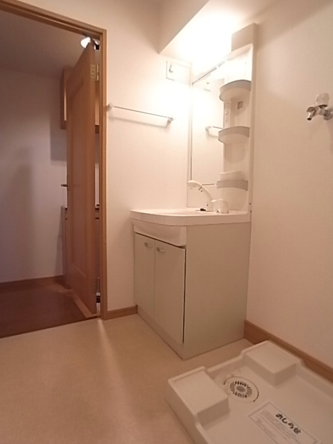 Washroom. Wash dressing room ・ Yes Shampoo dresser.