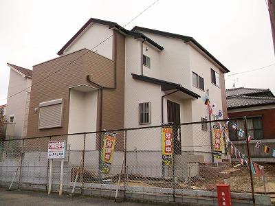 Local appearance photo. Around the outside of the southeast side from shooting (2013 November shooting) car spaces such site is under construction.