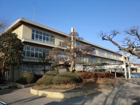 Primary school. 1600m to Kashiwa second elementary school
