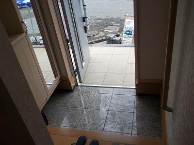 Entrance. Entrance (October 6, 2013) Shooting