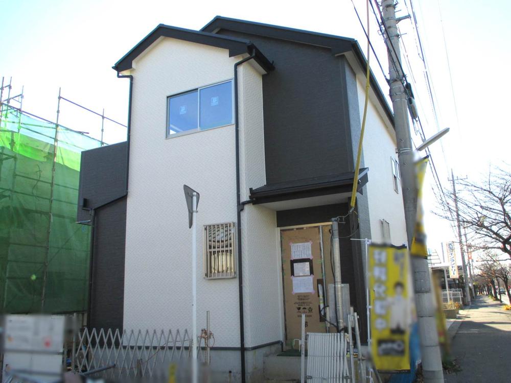 Local appearance photo. Assets of the corner lot