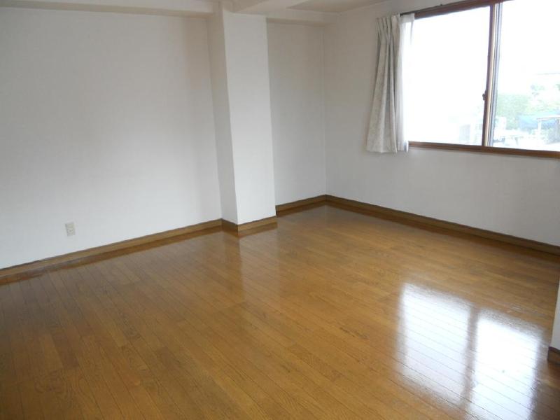Other room space. Grinded room flooring ☆
