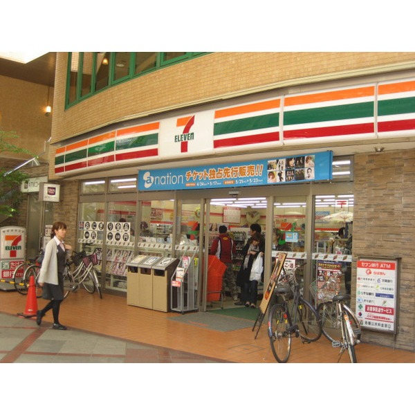 Convenience store. 25m until Thanksgiving Kashiwa chome store (convenience store)