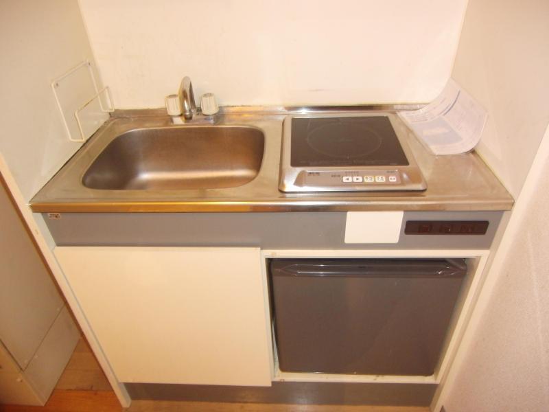 Kitchen. IH with a stove with a clean kitchen