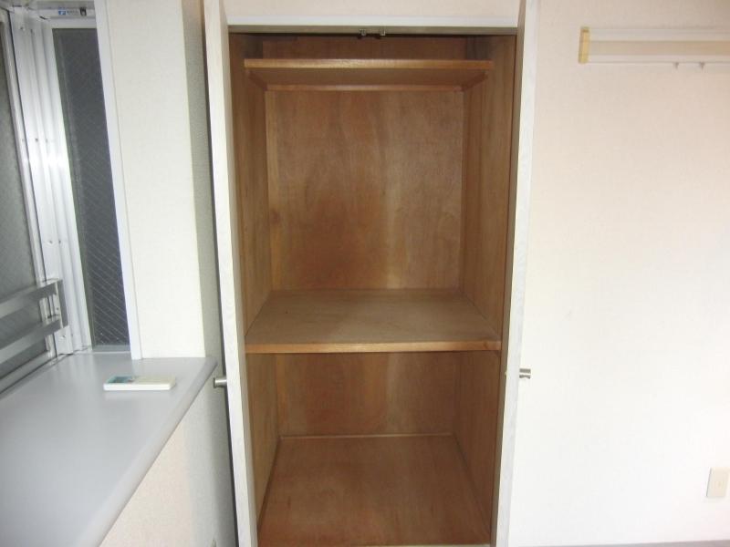 Receipt. Spacious storage space.