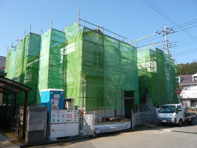 Local photos, including front road. Local (11 May 2013) Shooting