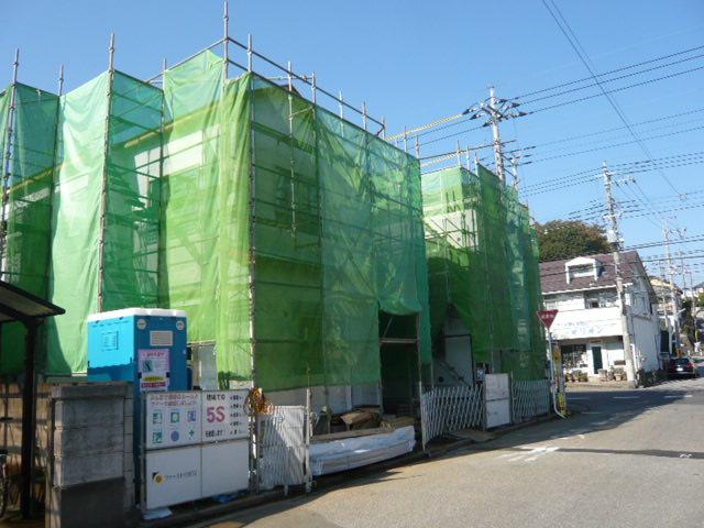 Local photos, including front road. Local (11 May 2013) Shooting