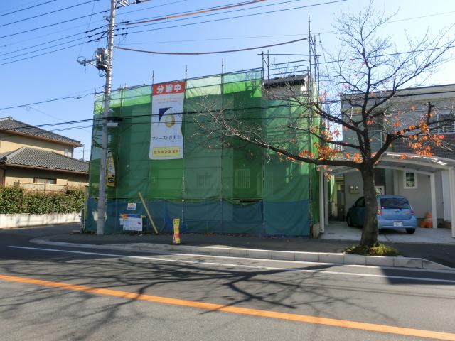 Local photos, including front road. Local (11 May 2013) Shooting