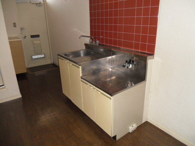 Other room space. Kitchen is located quires 4.5