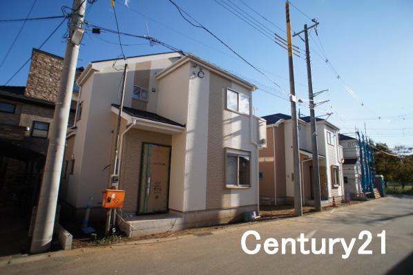 Local photos, including front road. 11 / 19 shooting